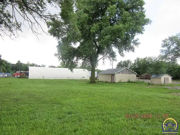 207 SE Woodland Ave, Topeka, KS 66607
