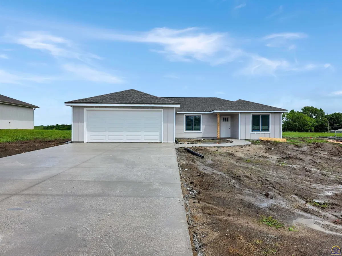 720 Teresa Ct, Carbondale, KS 66414 - #1