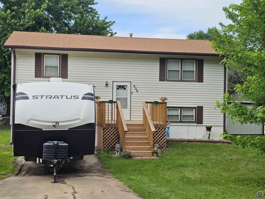 406 W North St, Carbondale, KS 66414 - #3