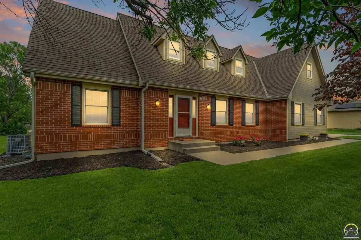 7628 SW 37th St, Topeka, KS 66614 - #1