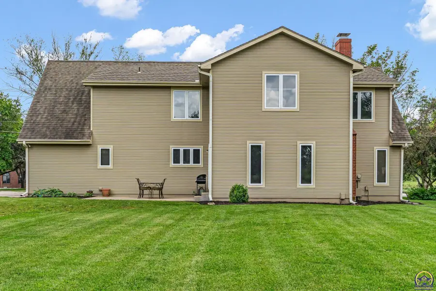 7628 SW 37th St, Topeka, KS 66614 - #2