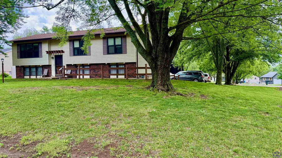 3331 NW 42nd Ter, Topeka, KS 66618 - #2