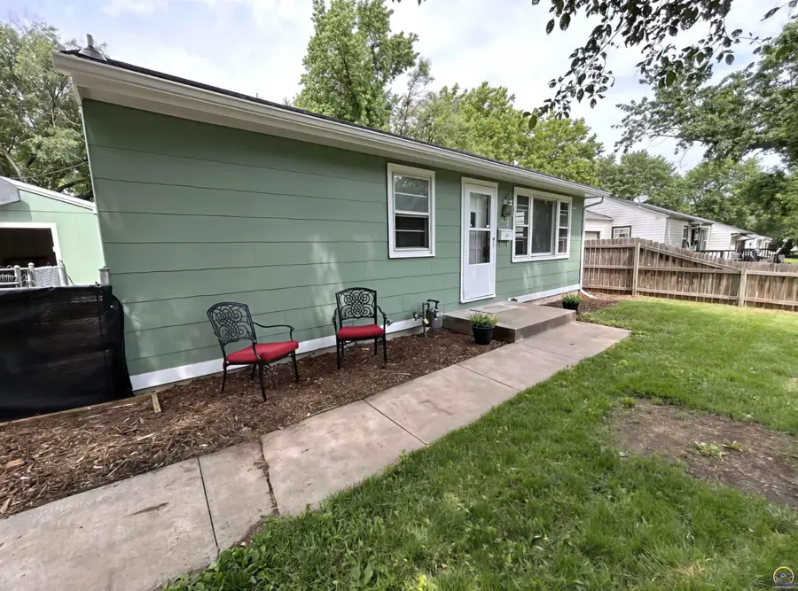 1813 SW Mcalister Ave, Topeka, KS 66604 - #2