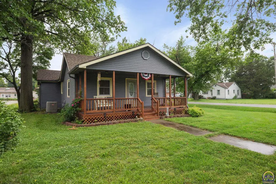 701 Lakin St, Osage City, KS 66523 - #2