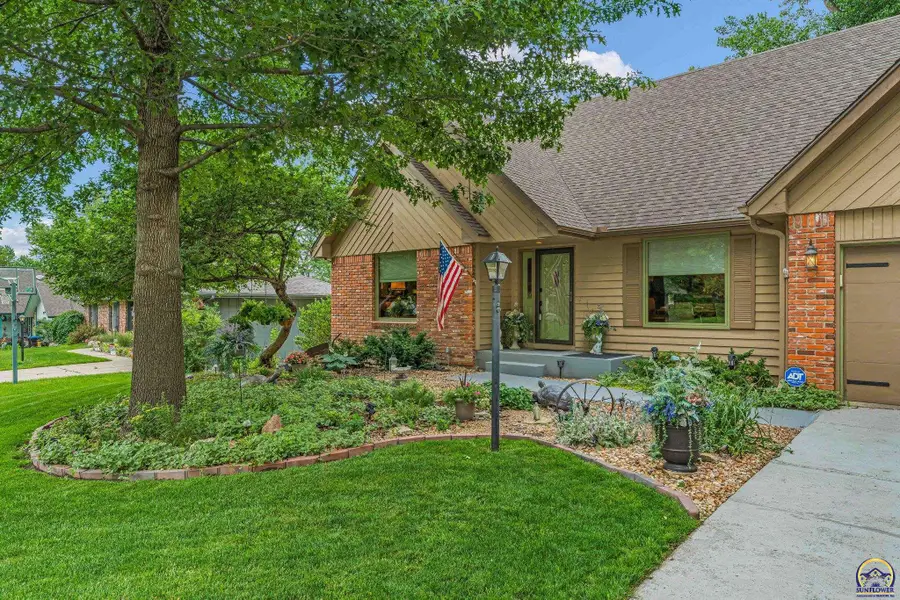 5712 SW Woodbridge Dr, Topeka, KS 66606 - #3