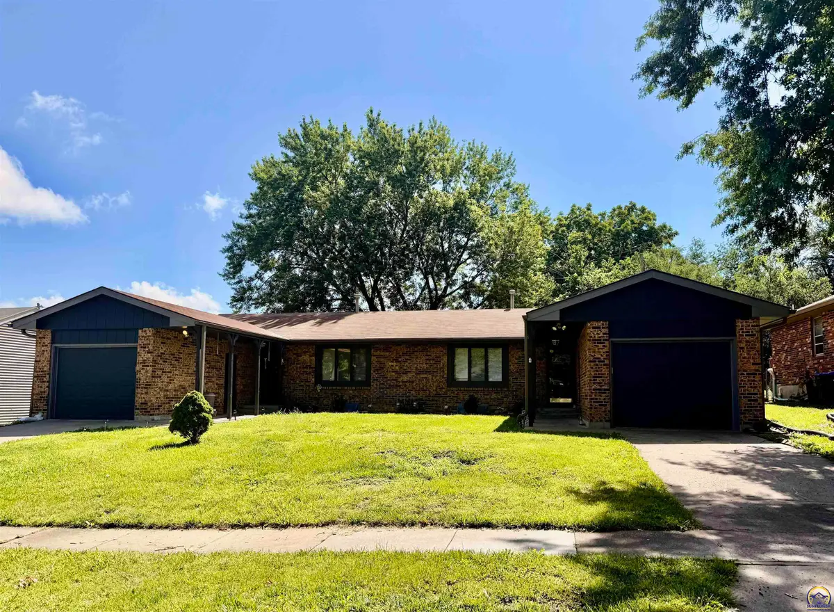 930-932 SW Kent Pl, Topeka, KS 66606 - #1