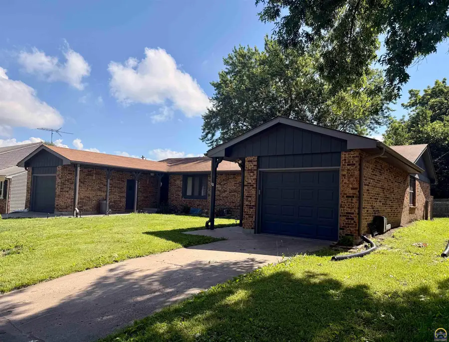930-932 SW Kent Pl, Topeka, KS 66606 - #2