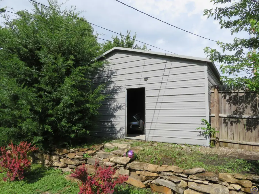 707 Linn Street, Valley Falls, KS 66088 - #3