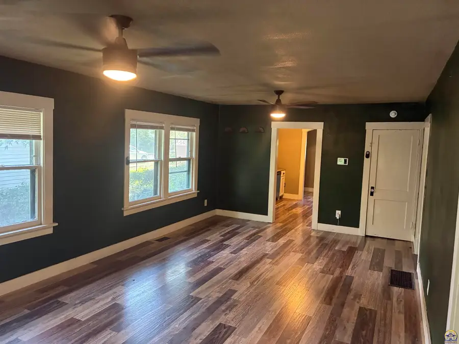 1213 SW Plass Ave, Topeka, KS 66604 - #2