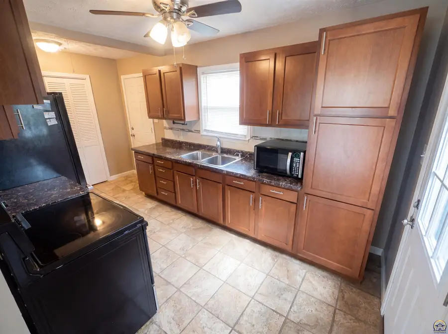 5618 SW 14th St, Topeka, KS 66604 - #2
