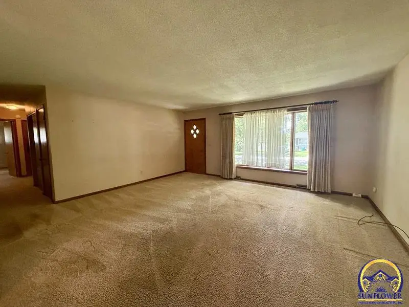 201 Pawnee Ave, Hiawatha, KS 66434 - #2