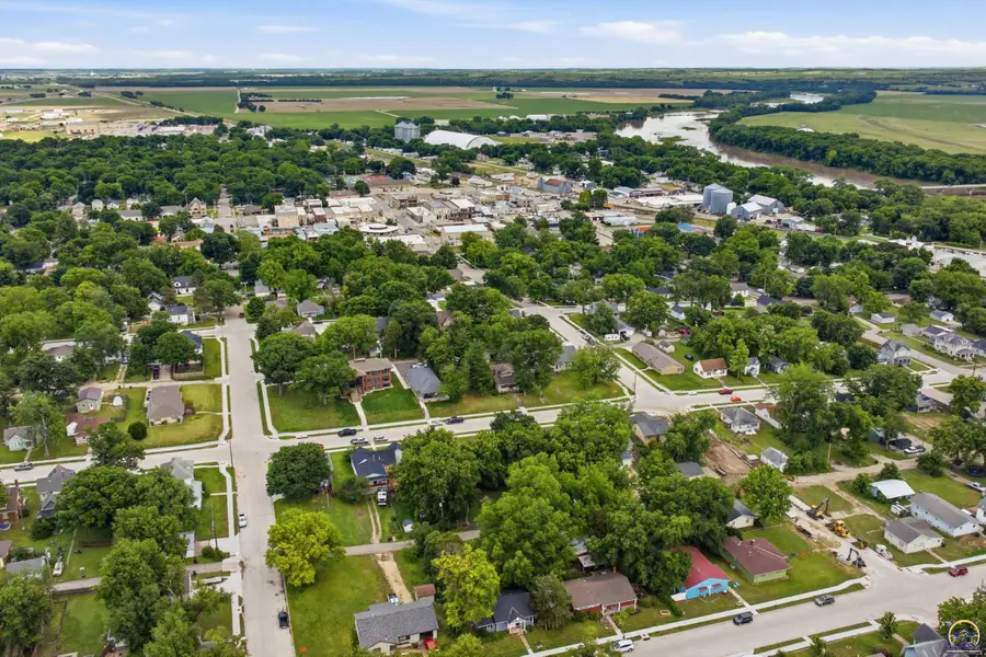 504 Spruce St, Wamego, KS 66547 - #2