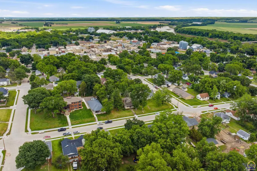 504 Spruce St, Wamego, KS 66547 - #3