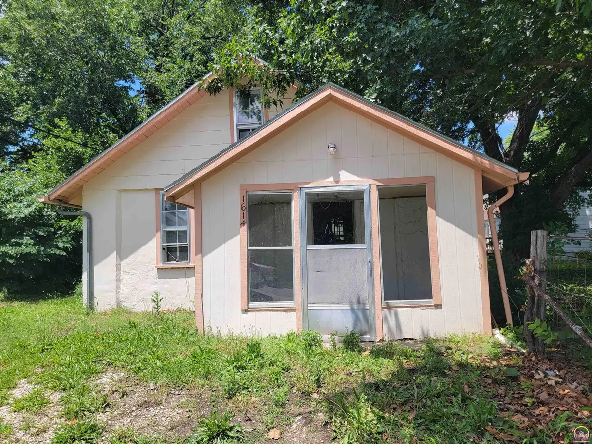 1614 W 7th St, Emporia, KS 66801 - #1