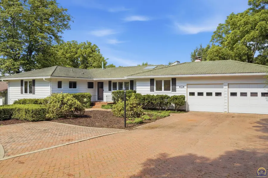 2865 SW Macvicar Ave, Topeka, KS 66611 - #2