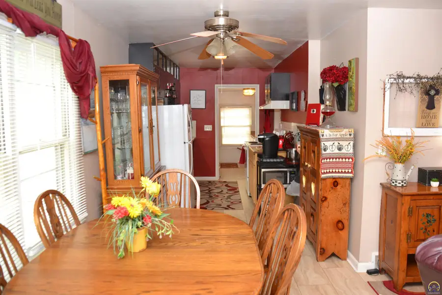 410 E 2nd Ave, Emporia, KS 66801 - #3
