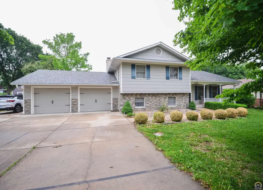 2210 Redwood Ave, Emporia, KS 66801 - #2