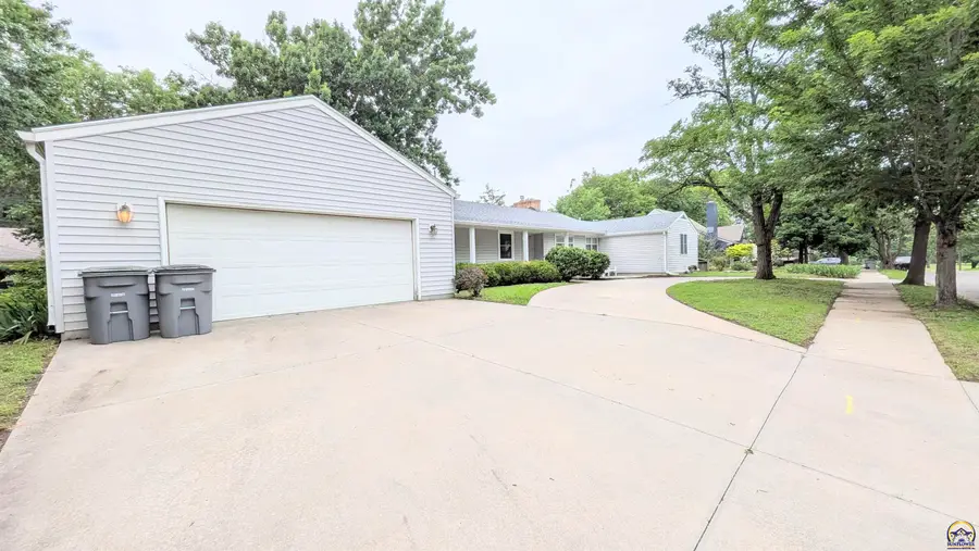 1715 E Wilman Ct, Emporia, KS 66801 - #2