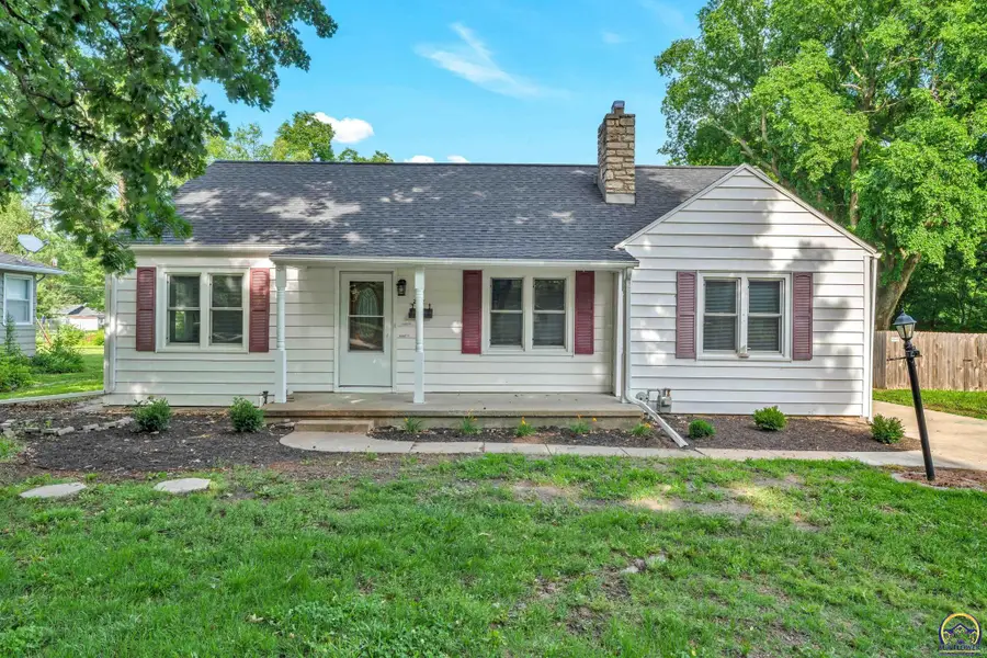 2212 SW Burnett Rd, Topeka, KS 66614 - #2