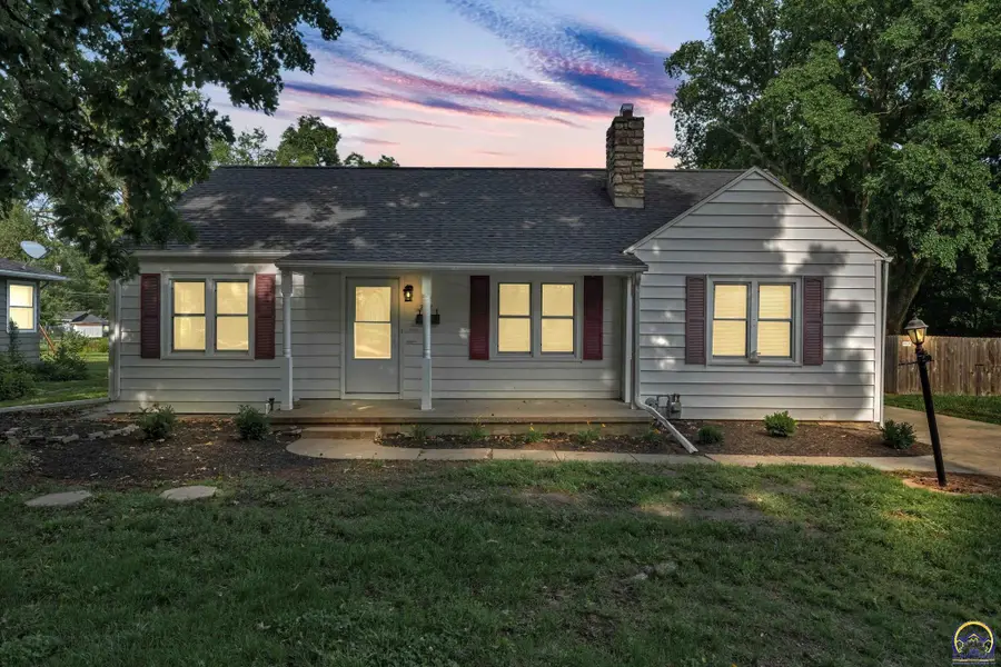 2212 SW Burnett Rd, Topeka, KS 66614 - #3
