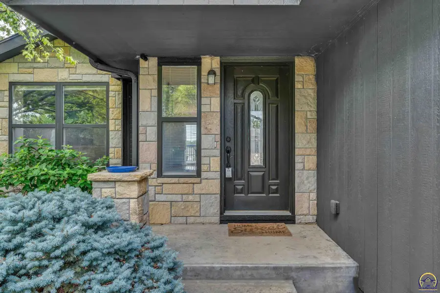 7030 SW 19th Ln, Topeka, KS 66615 - #2