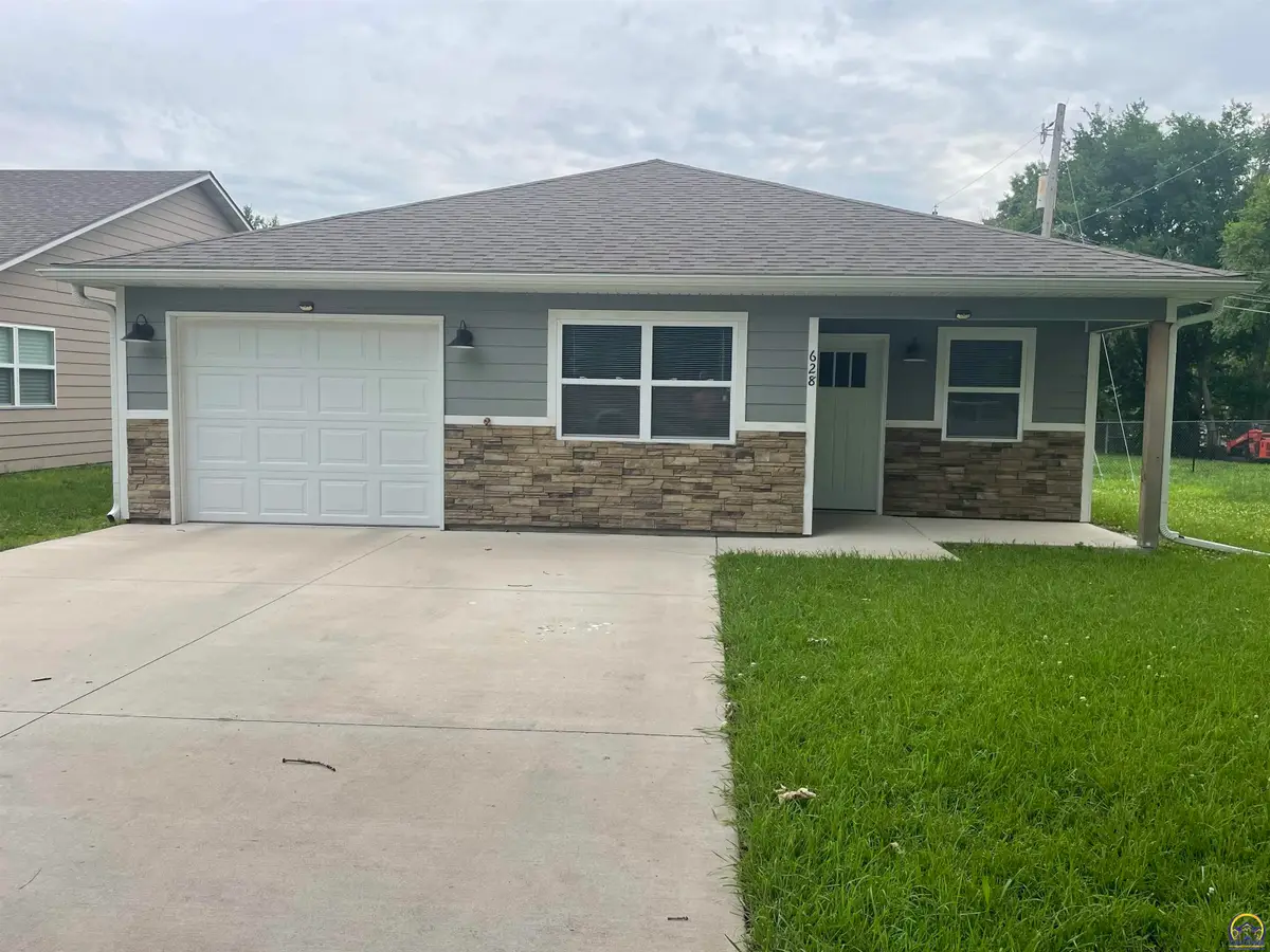 628 Elm St, Emporia, KS 66801 - #1