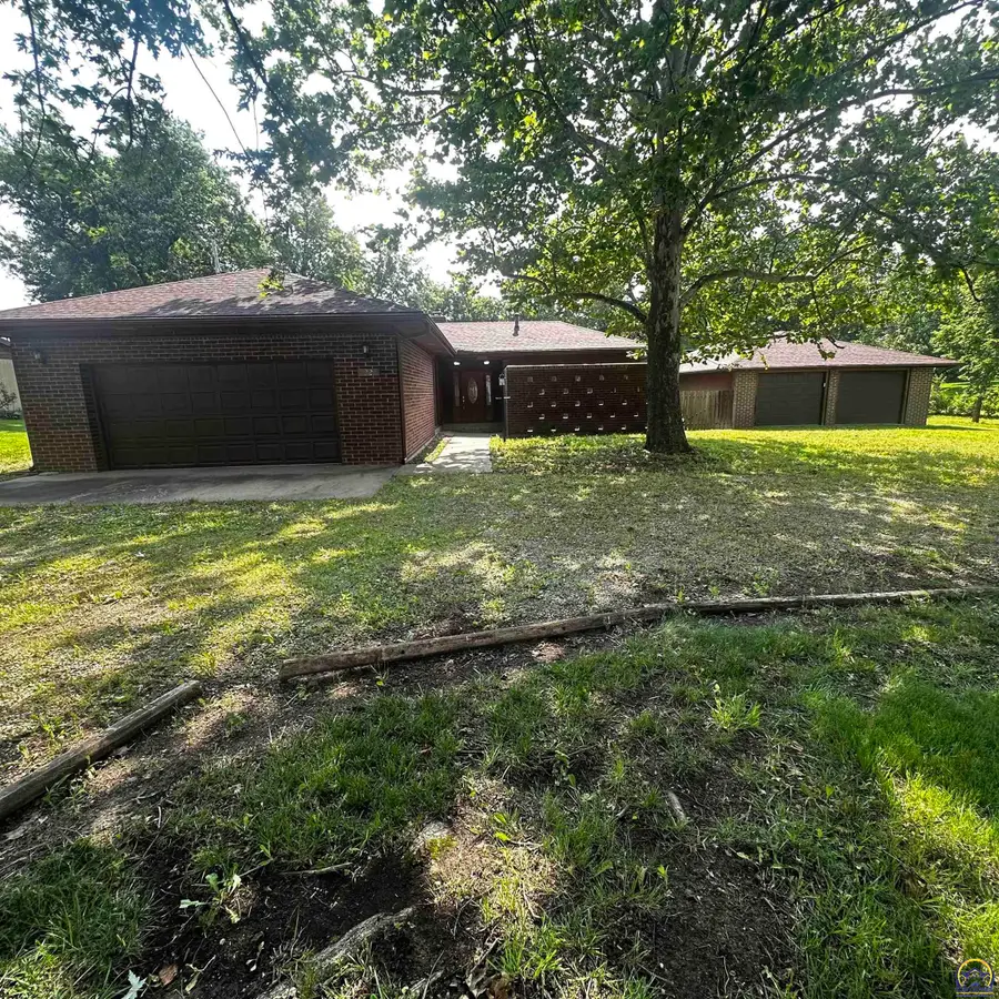 4220 SE California Ave, Topeka, KS 66609 - #2