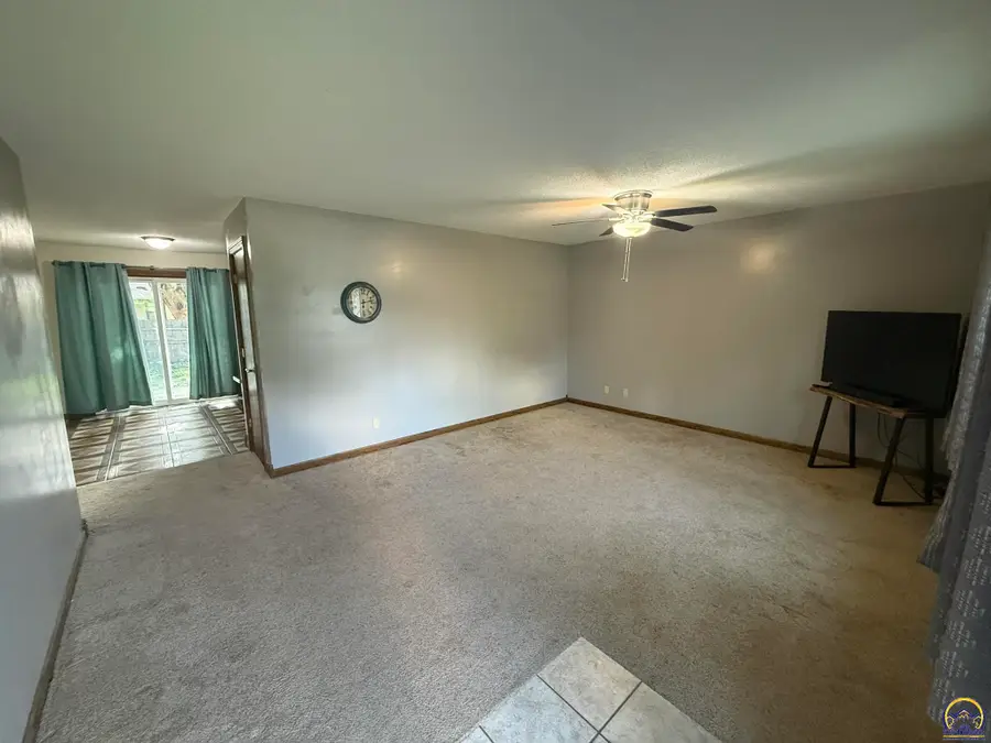 401 S Apollo St, Silver Lake, KS 66539 - #3