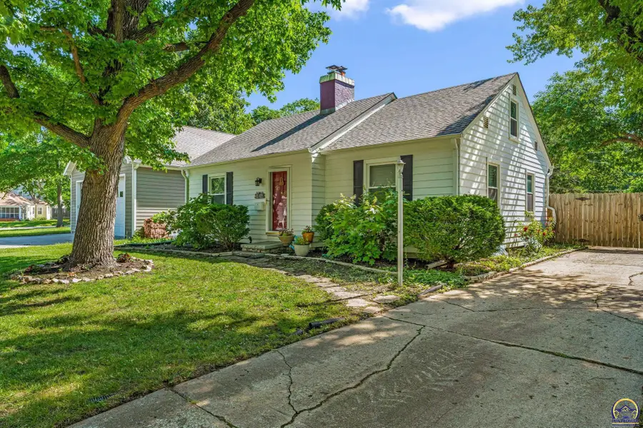 1512 SW Webster Ave, Topeka, KS 66604 - #2