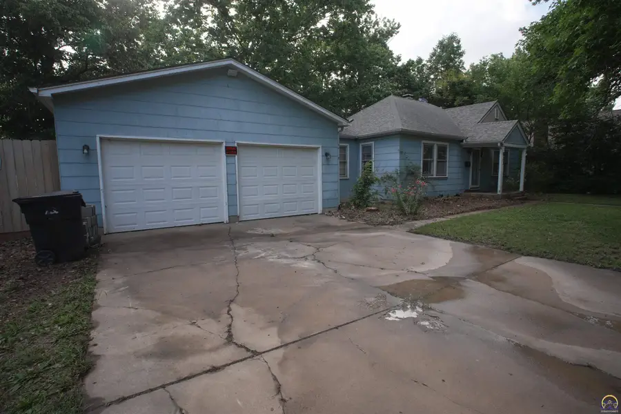 833 SW Macvicar Ave, Topeka, KS 66606 - #2