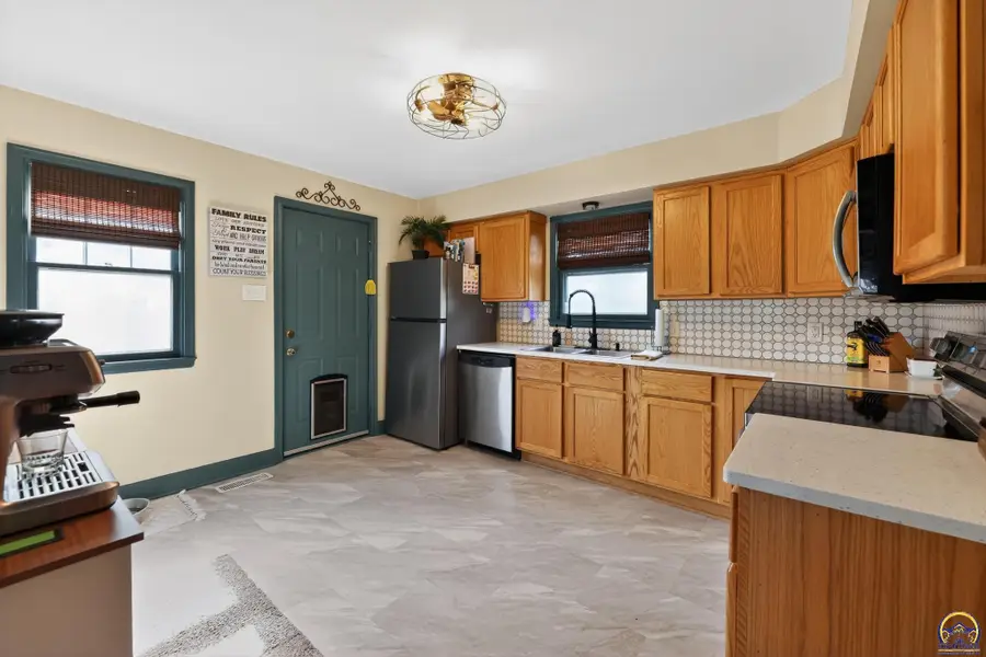 2645 SE 29th St, Topeka, KS 66605 - #3