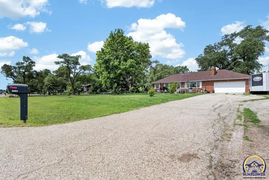 4945 NW Rochester Rd, Topeka, KS 66617 - #3
