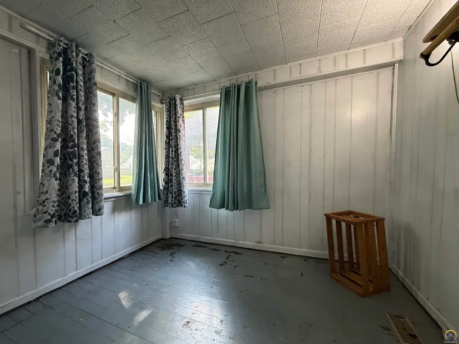 723 NE Chester Ave, Topeka, KS 66616 - #2