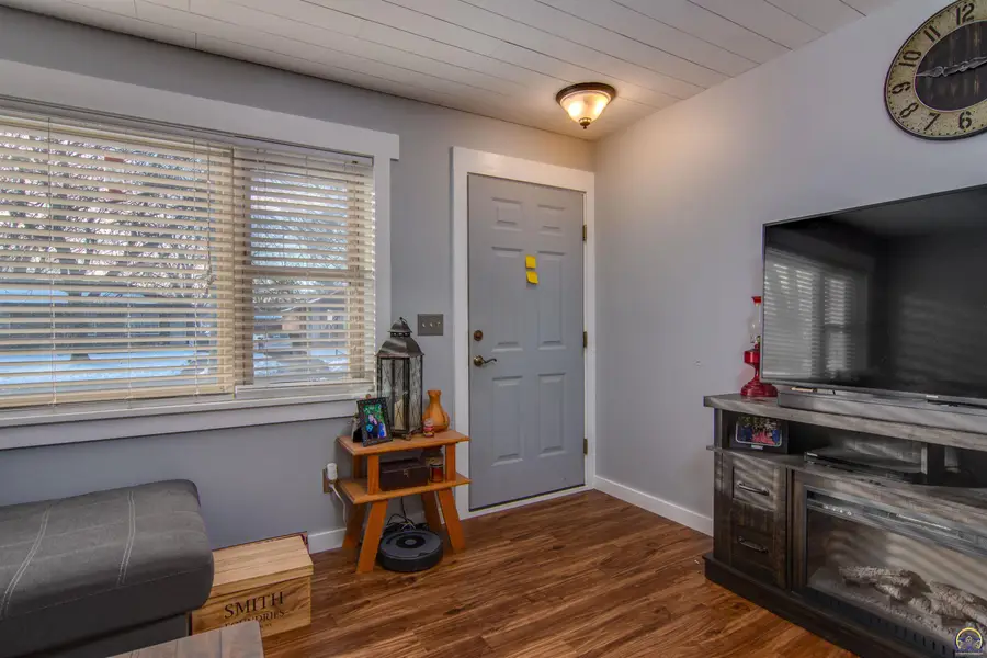 104 Sage Rd, Silver Lake, KS 66539 - #2