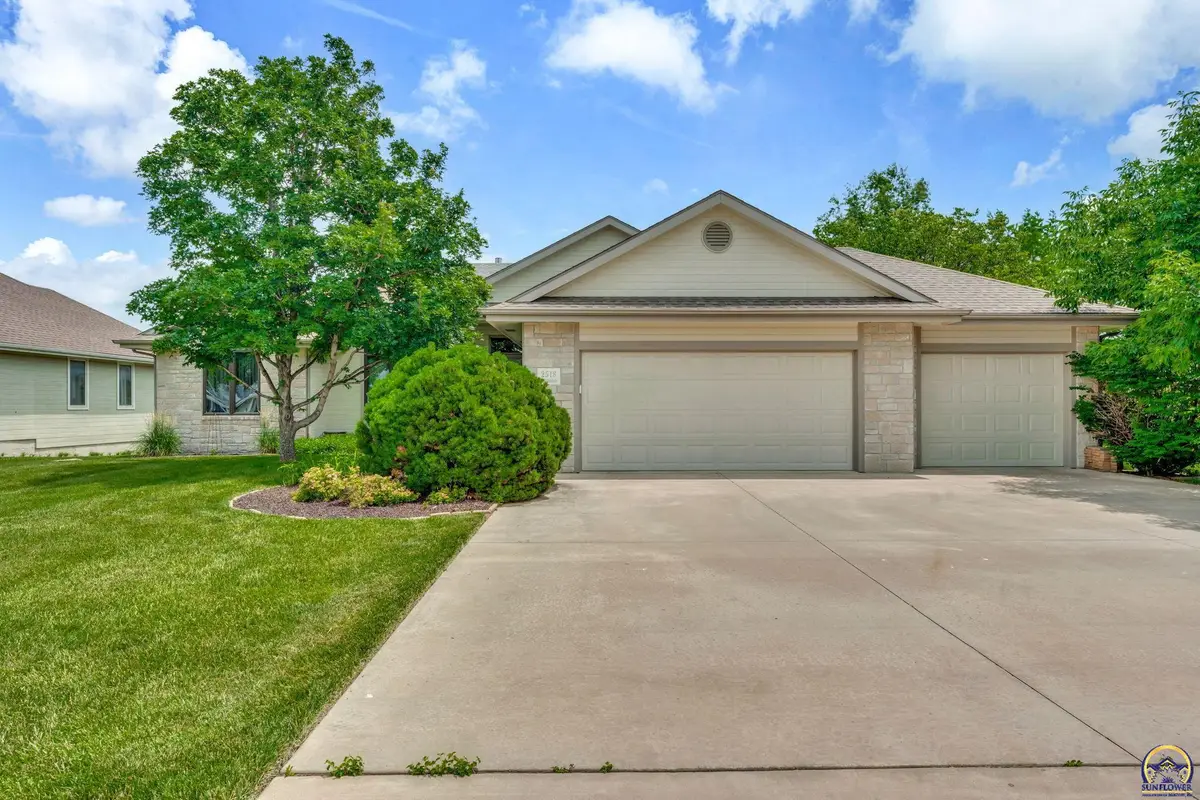 2518 SW Berkshire Dr, Topeka, KS 66614 - #1