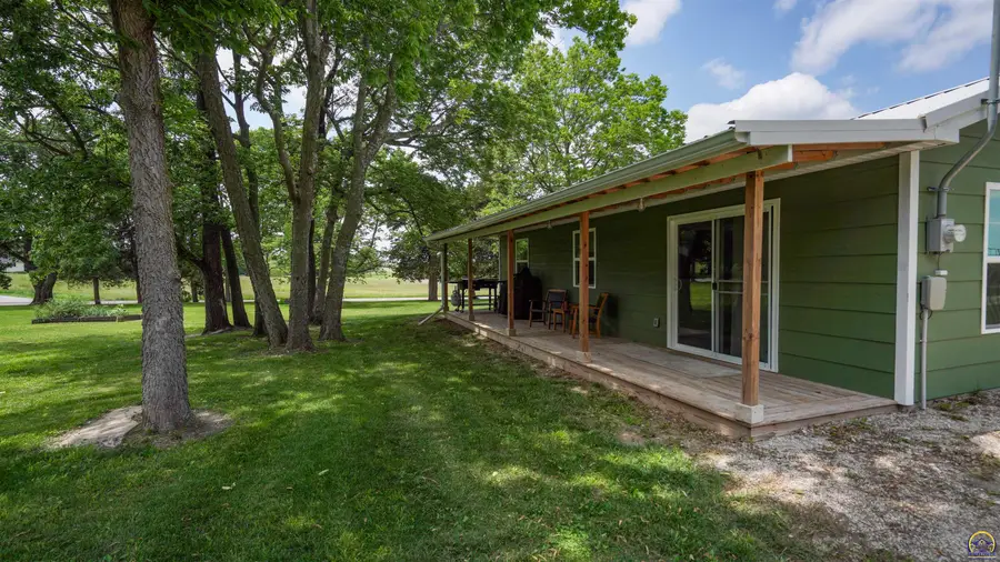 438 Searle St, Whiting, KS 66552 - #2