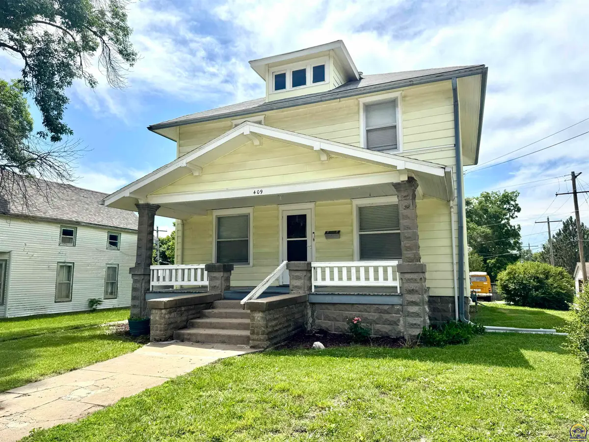 409 N 6th St, Sabetha, KS 66534 - #1