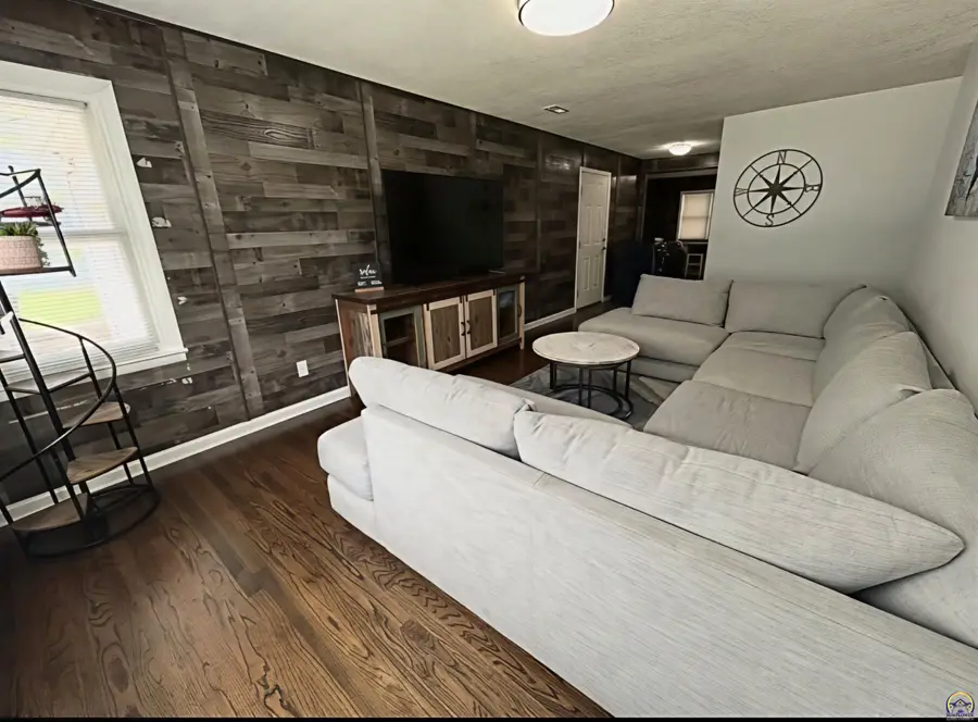 4708 SW 18th Ter, Topeka, KS 66614 - #3