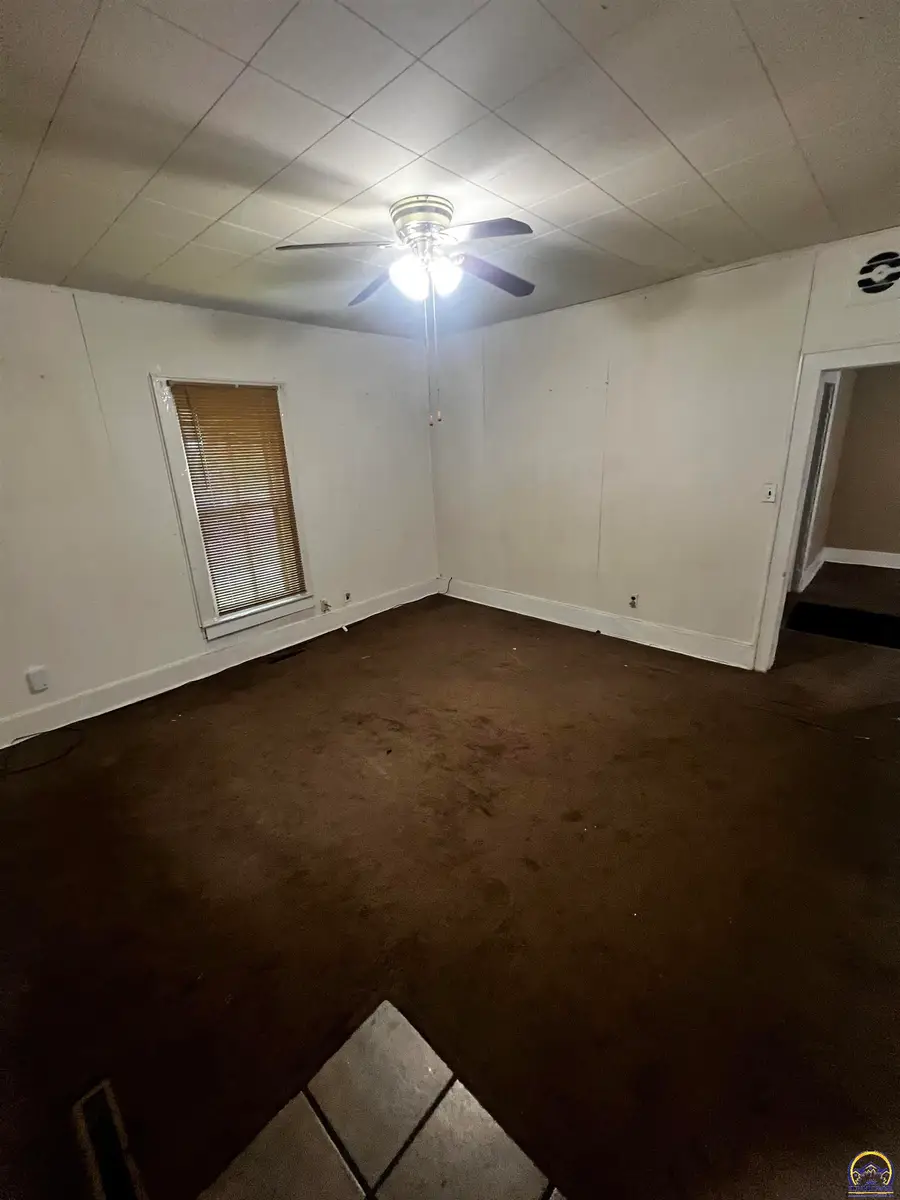 428 Cottonwood St, Emporia, KS 66801 - #3