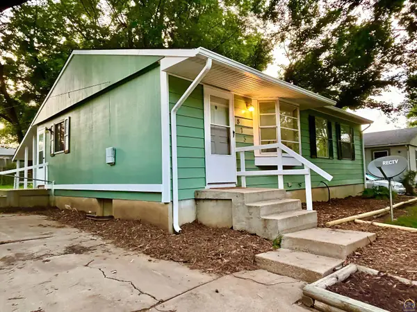 873 SE Brookside Dr, Topeka, KS 66607