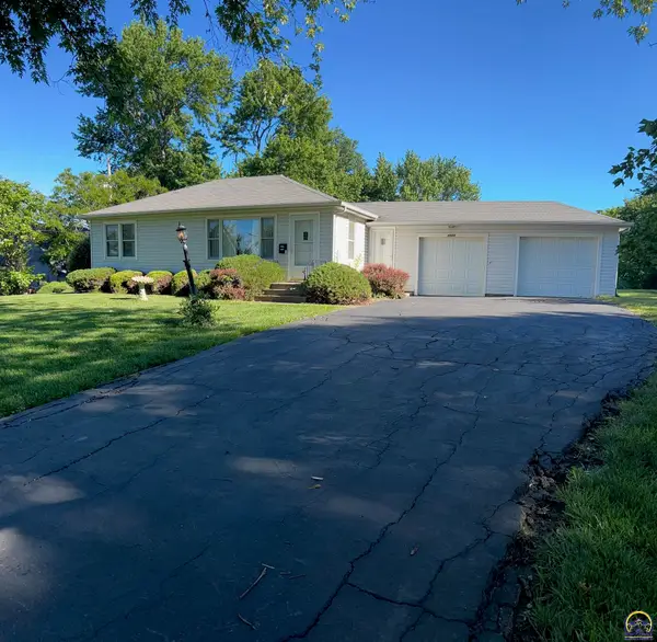 2224 SE 37th St, Topeka, KS 66605