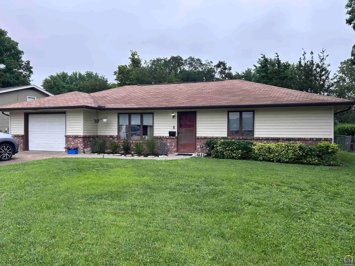 1220 Magic Cir, Emporia, KS 66801 - #1