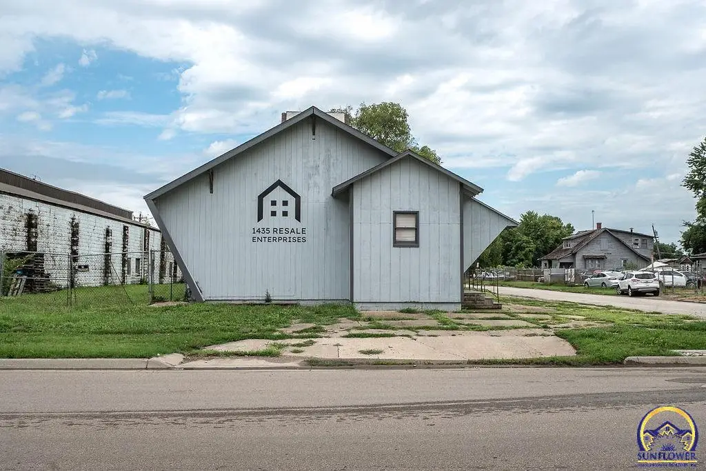 1435 SE Madison St, Topeka, KS 66607 - #1