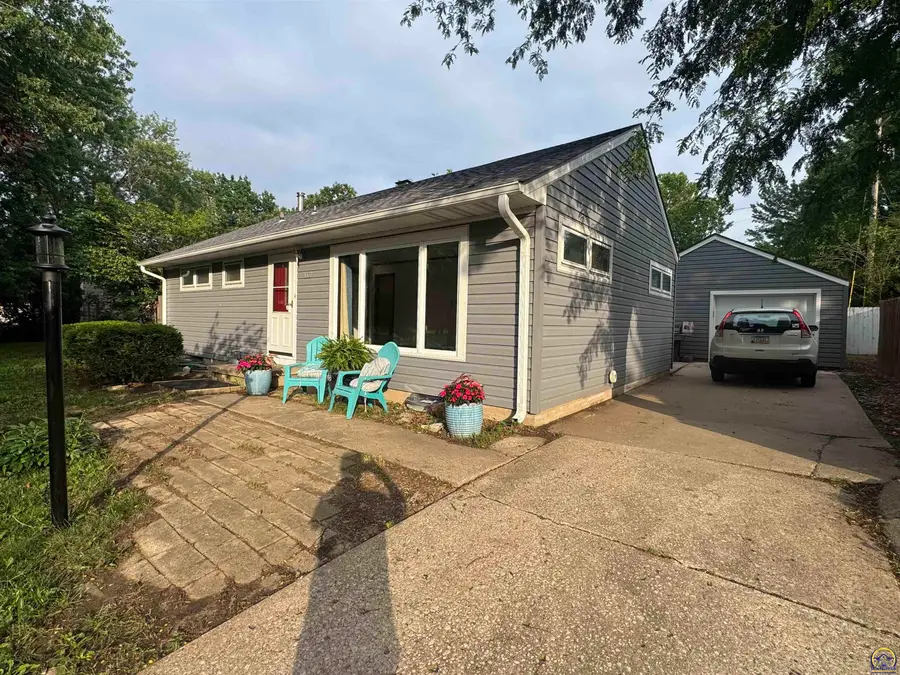 5307 SW 14th St, Topeka, KS 66604 - #2