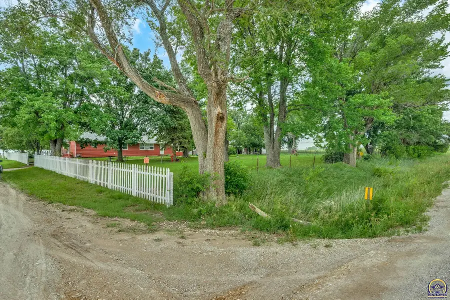 3184 158th Rd, Delia, KS 66418 - #3