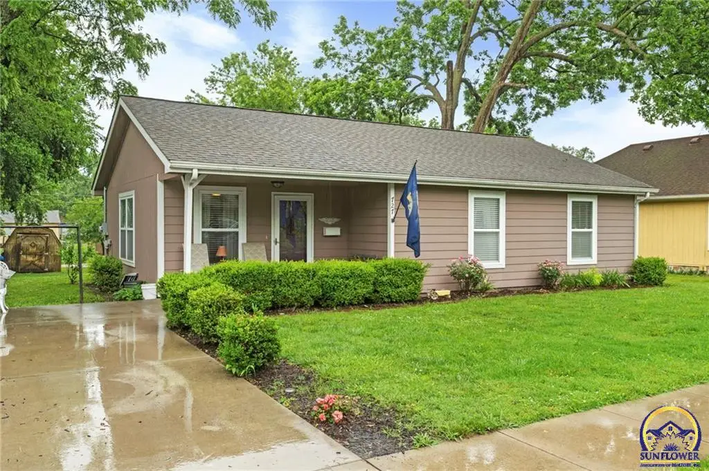 727 S Sycamore St, Ottawa, KS 66067-3030 - #1