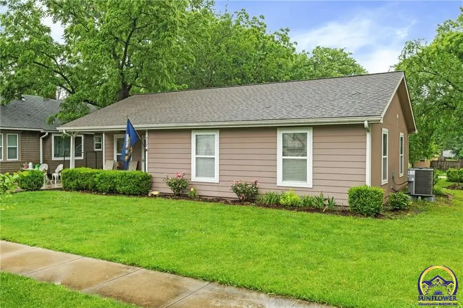 727 S Sycamore St, Ottawa, KS 66067-3030 - #2