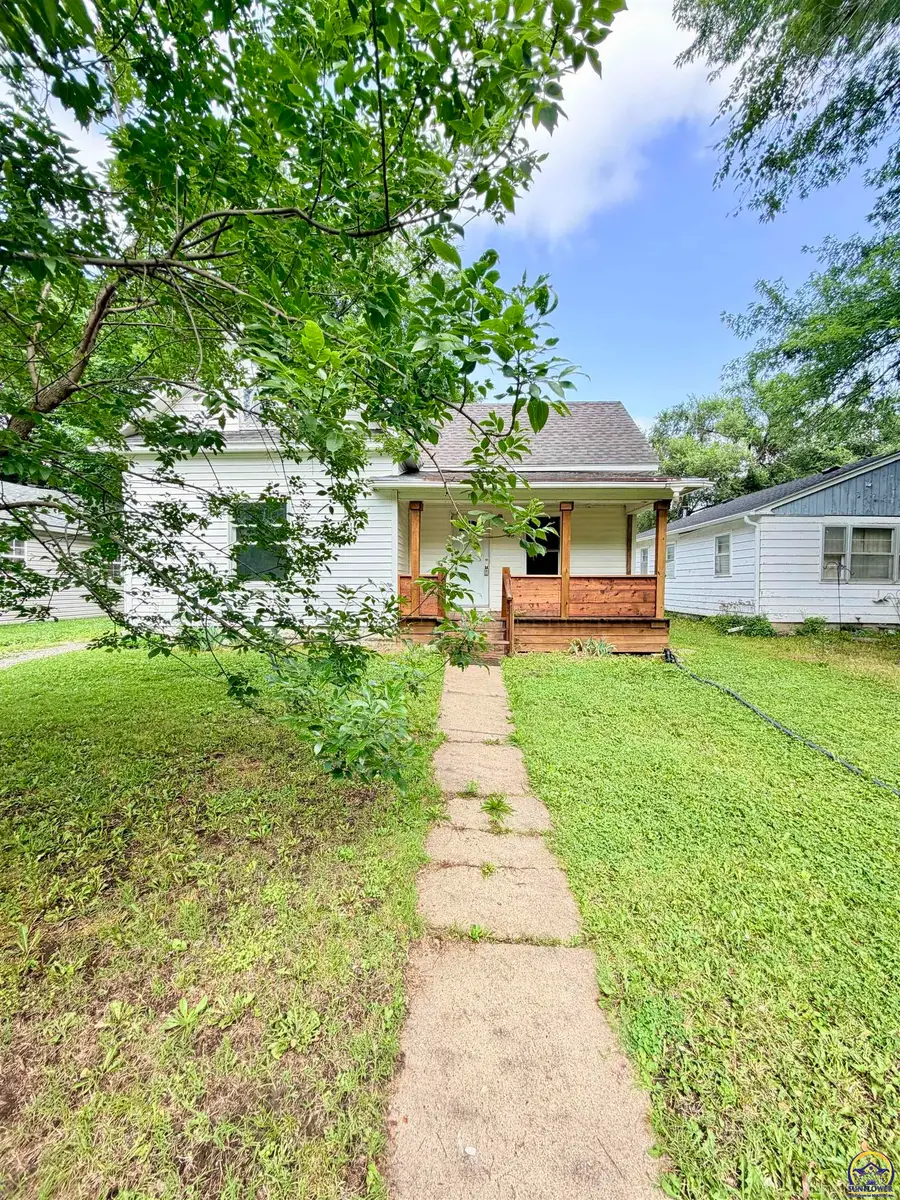 22 S Cottonwood St, Emporia, KS 66801-9999 - #3