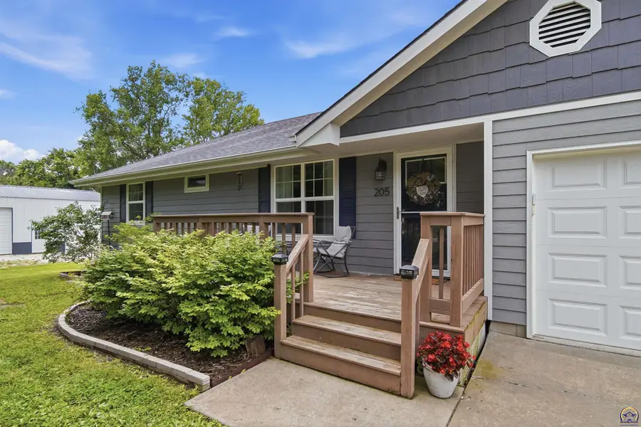 205 Surrey Ln, Overbrook, KS 66524 - #2