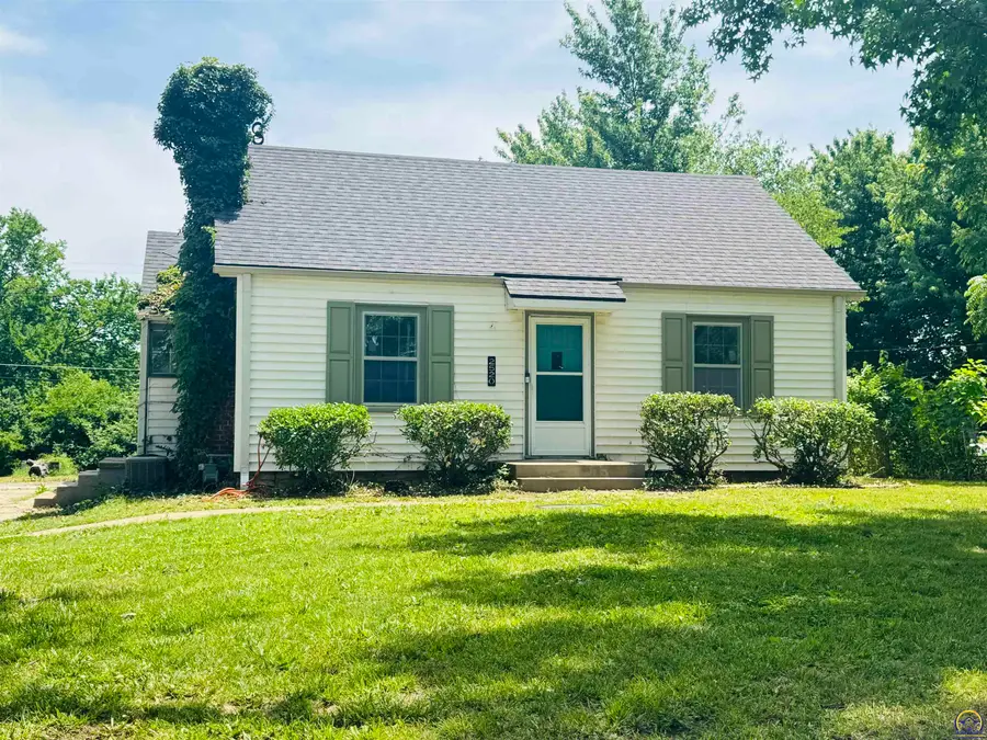 2520 SE Michigan Ave, Topeka, KS 66605 - #2